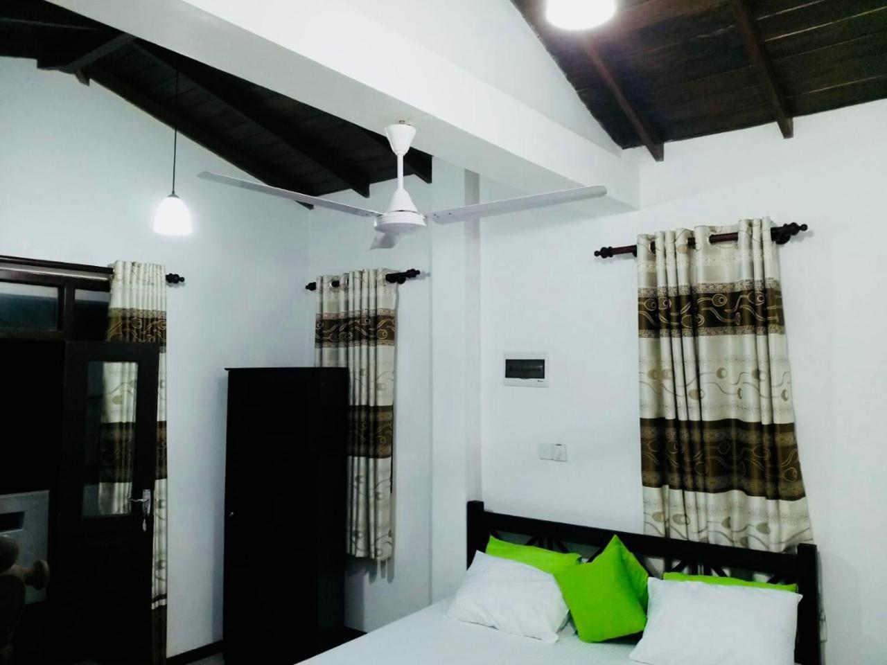 Hikkaduwa Family Inn Exterior foto