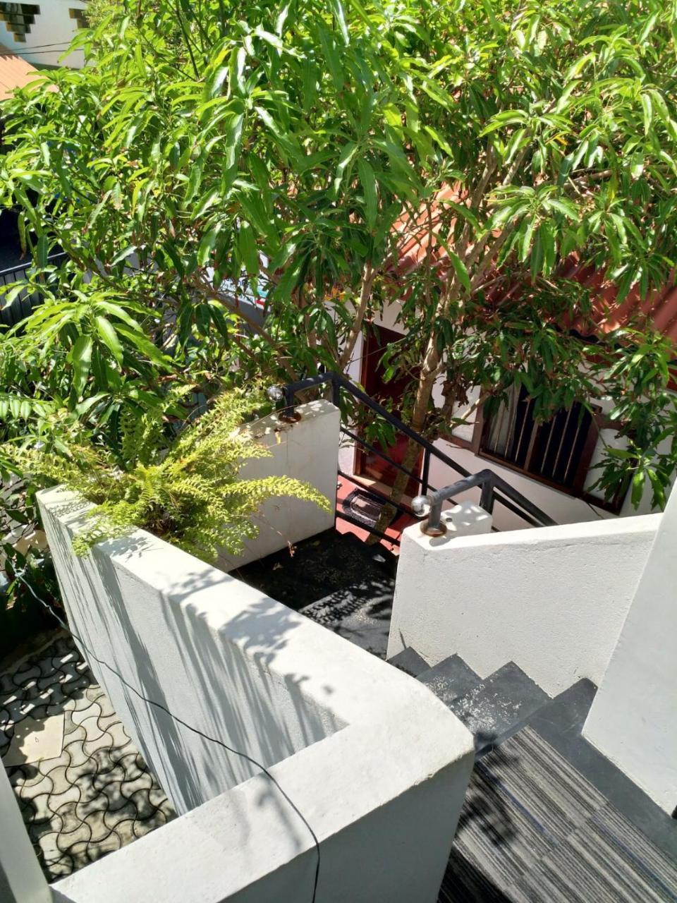 Hikkaduwa Family Inn Exterior foto