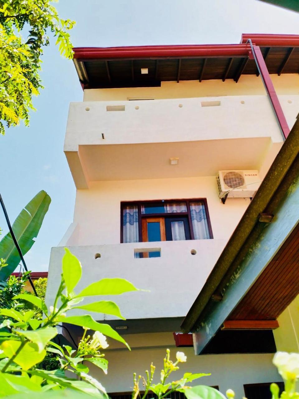 Hikkaduwa Family Inn Exterior foto