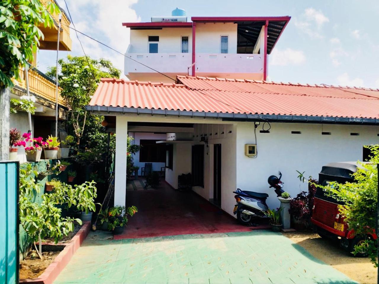 Hikkaduwa Family Inn Exterior foto